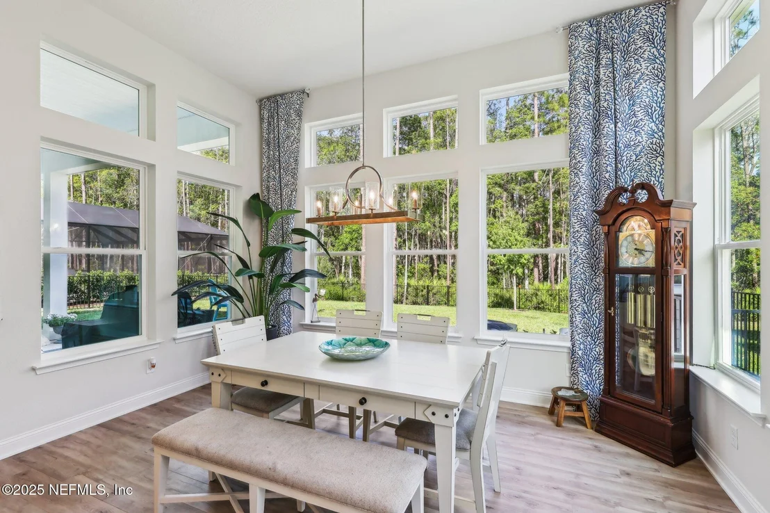 Photo of 716 PALM CREST Drive