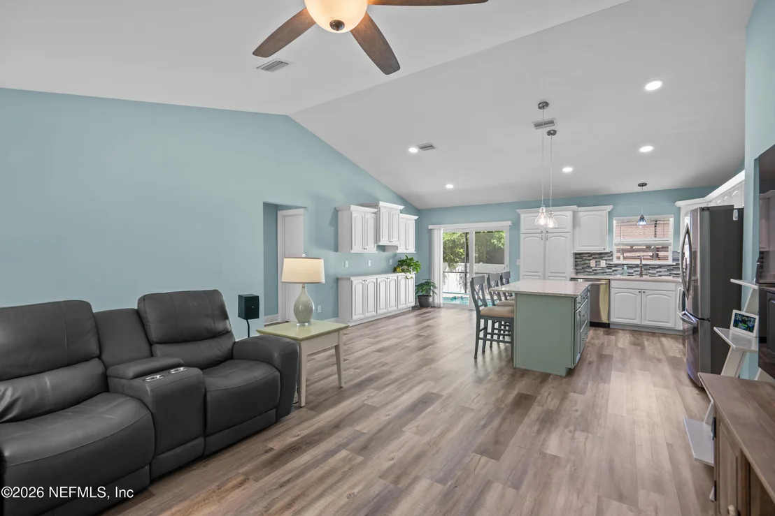 Photo of 907 QUEEN Road