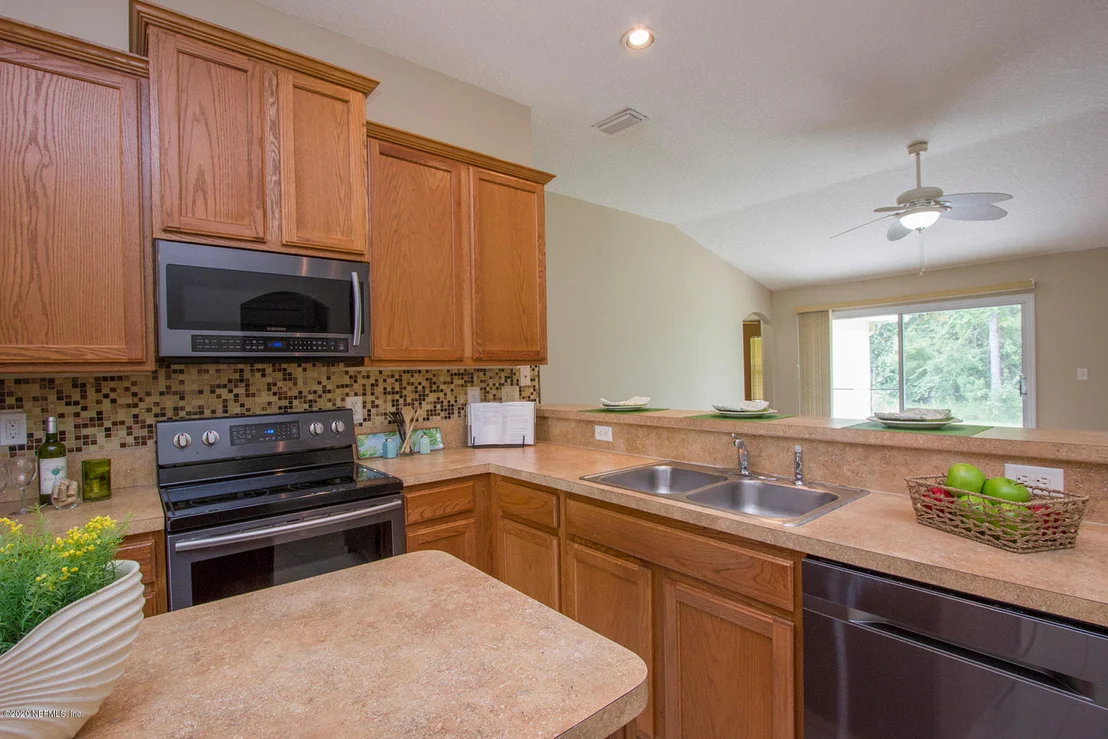 Photo of 2008 FIELDSTONE Court