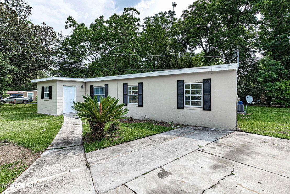 Photo of 5745 CARNATION Road