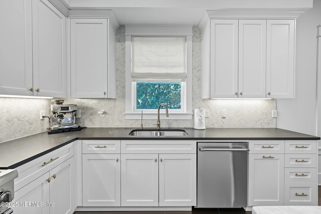 Photo of 951 PARADISE Circle