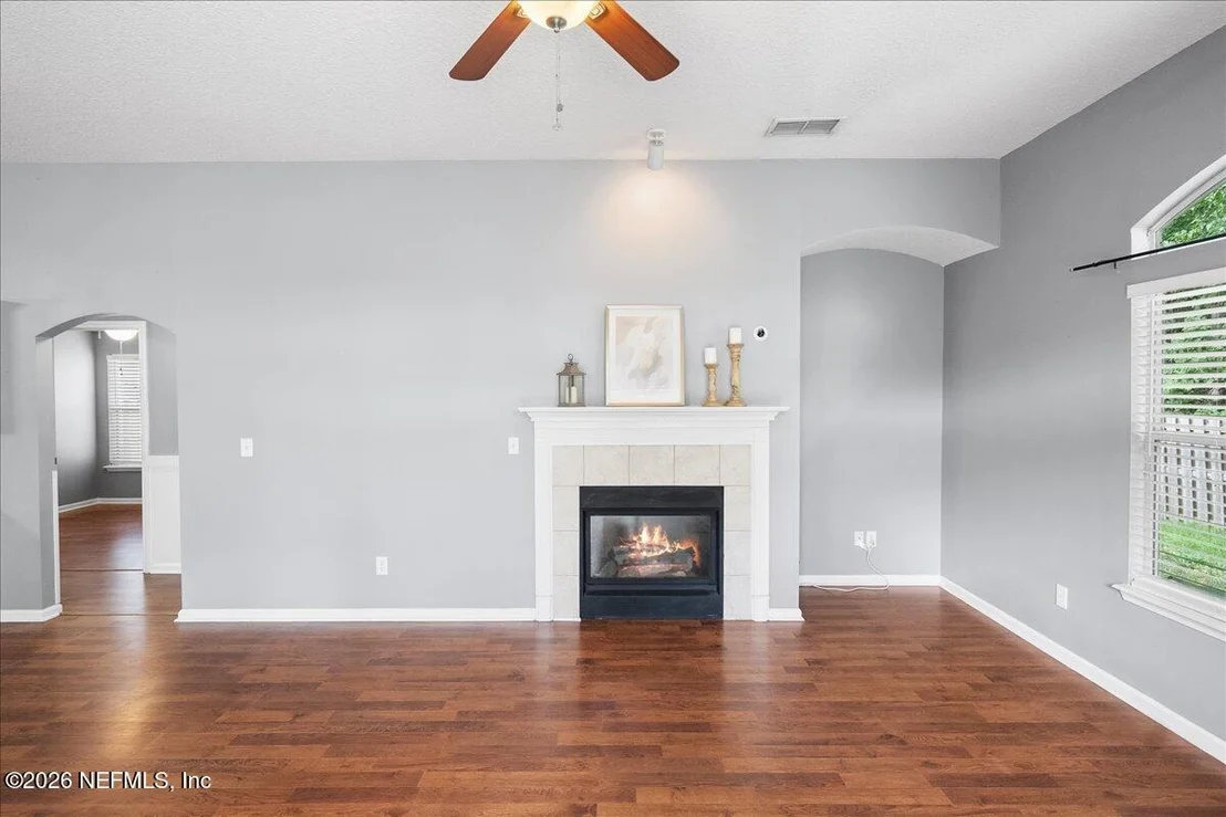Photo of 817 ESQUIRE Lane