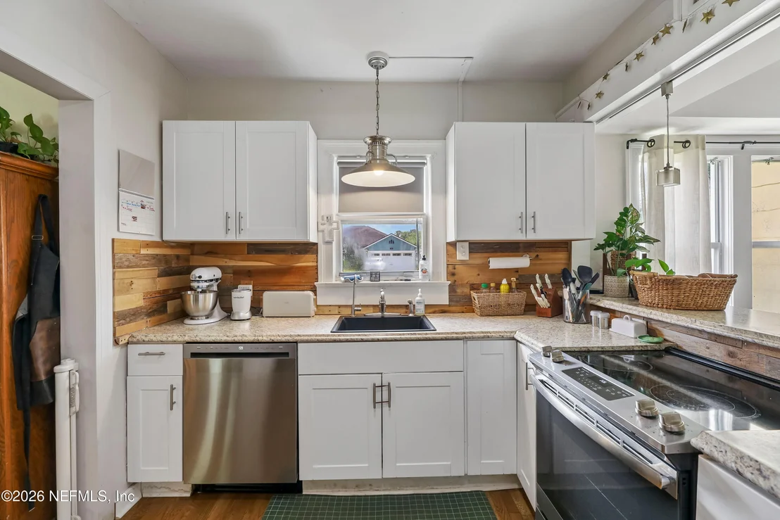 Photo of 2252 MILLS Road
