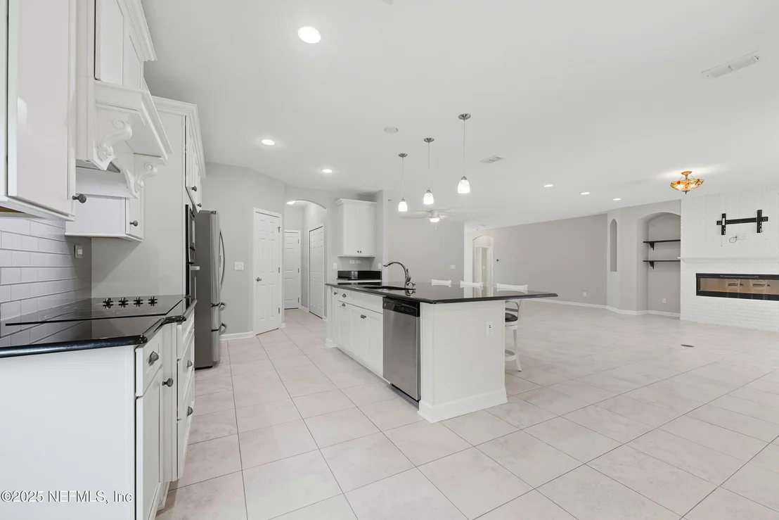 Photo of 96072 BREEZEWAY Court