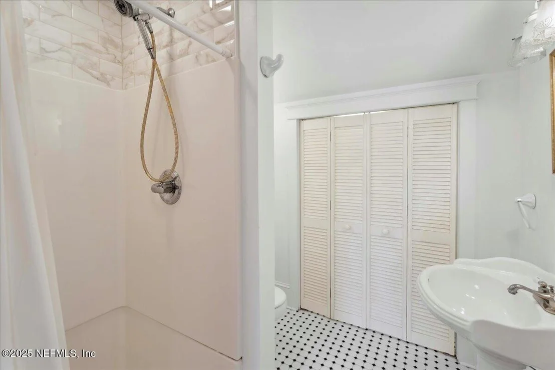 Photo of 223 RAINEY Avenue