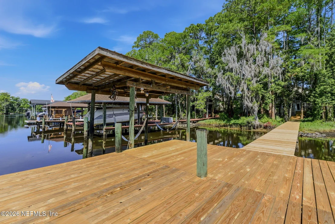 Photo of 5534 MARINERS COVE Drive