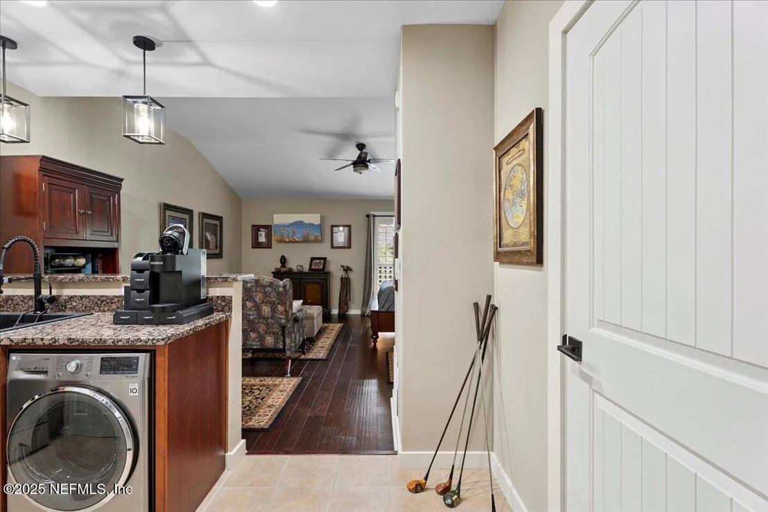 Photo of Unit 302 at 955 REGISTRY Boulevard