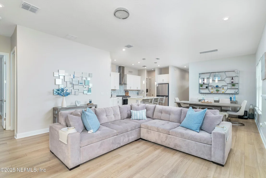 Photo of 231 SILKGRASS Place
