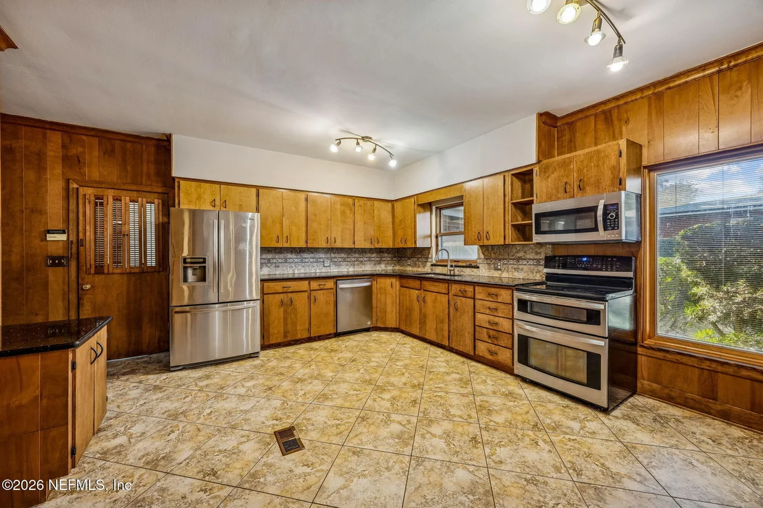Photo of 4768 QUEEN Lane