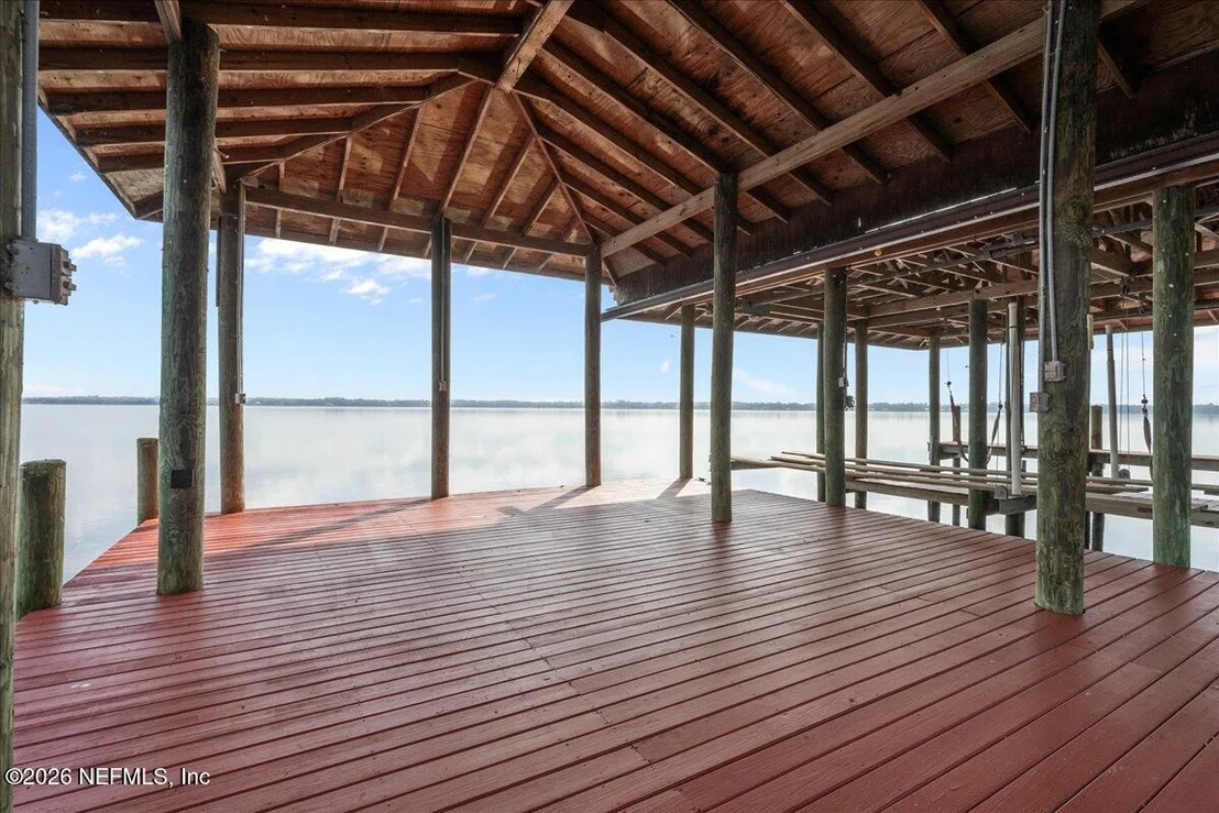 Photo of 533 W RIVER Road