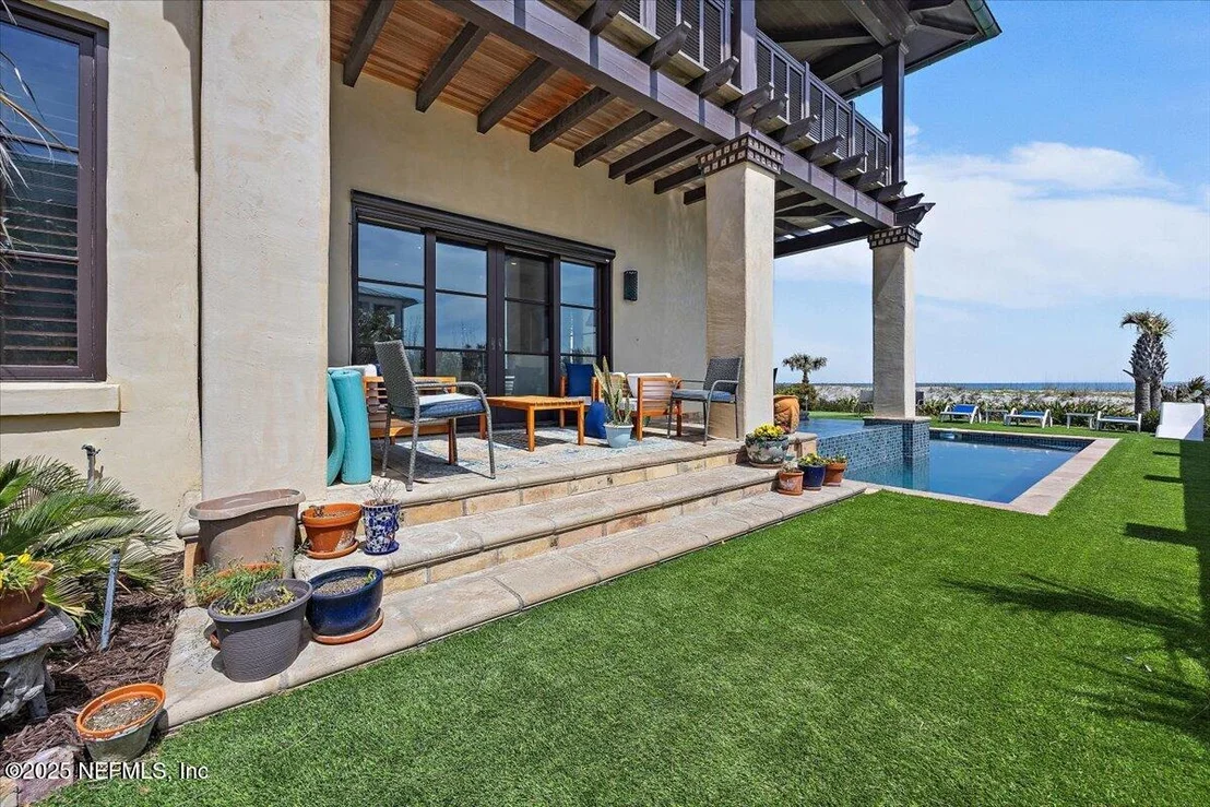 Photo of 1515 BEACH Avenue