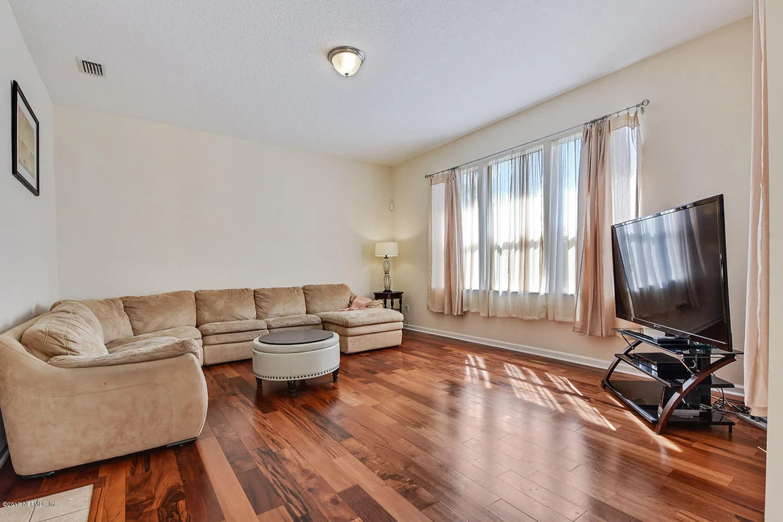 Photo of 290 HOLLAND Drive