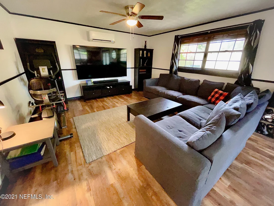 Photo of 303 RIO Road