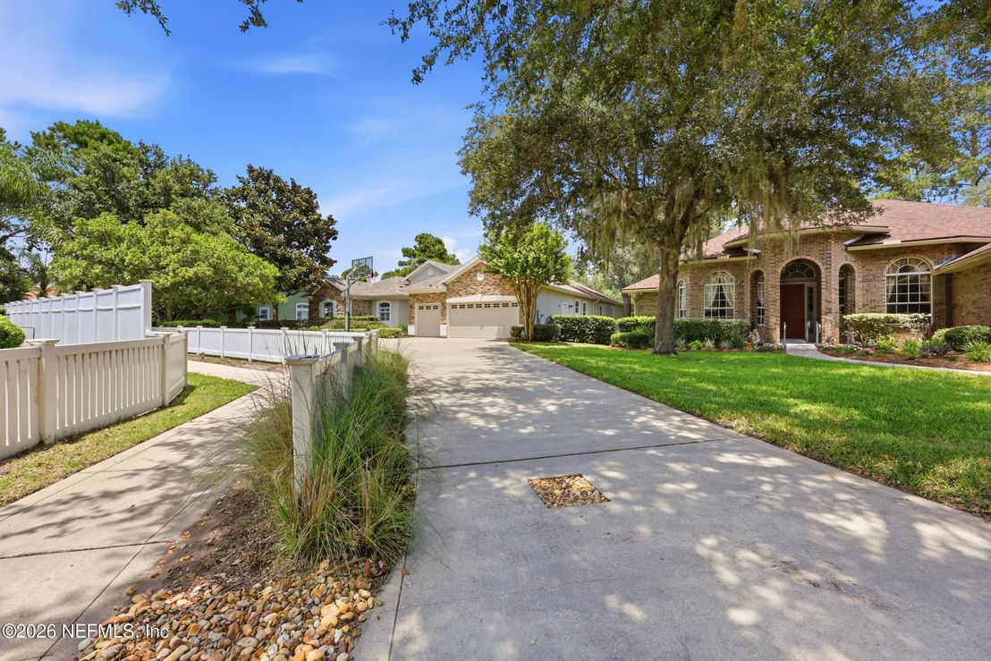 Photo of 828 RILEY Lane