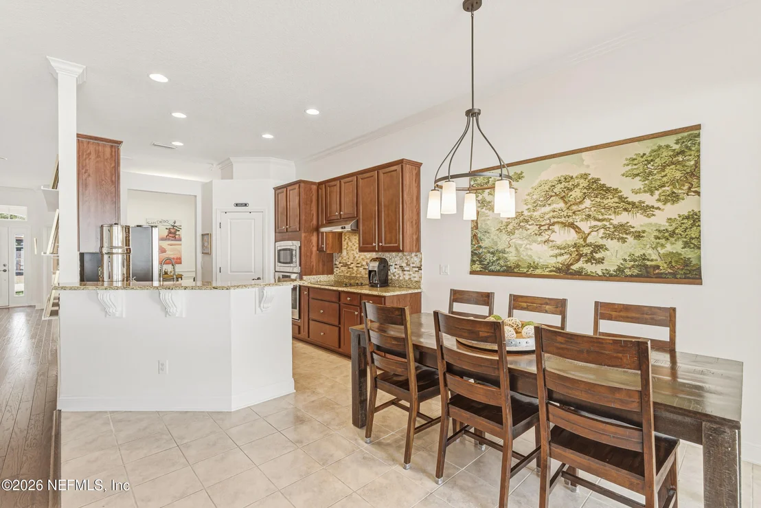 Photo of 2104 BLUFF VIEW Road