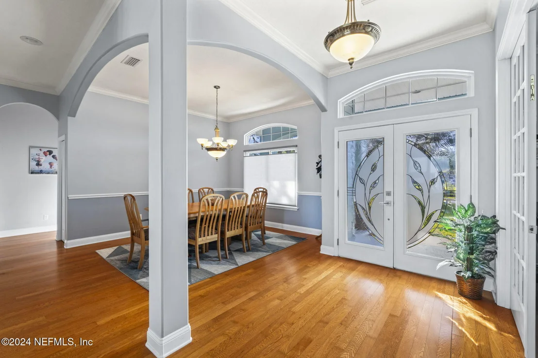 Photo of 487 CREIGHTON Road