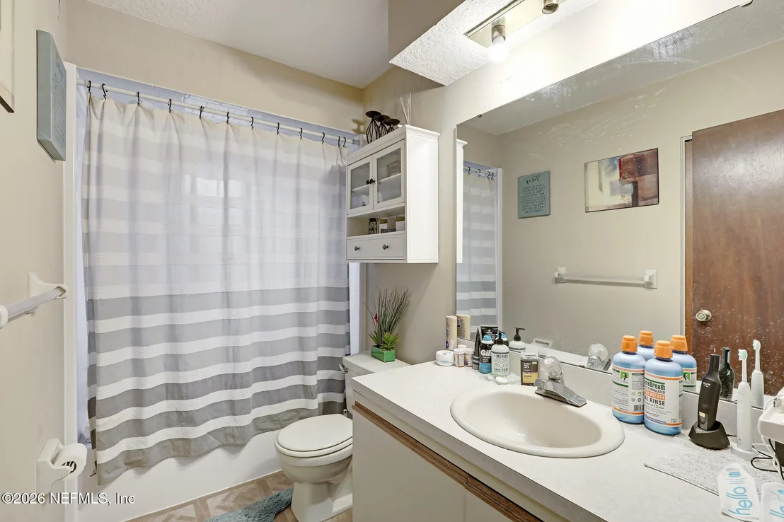 Photo of 531 LORING Avenue