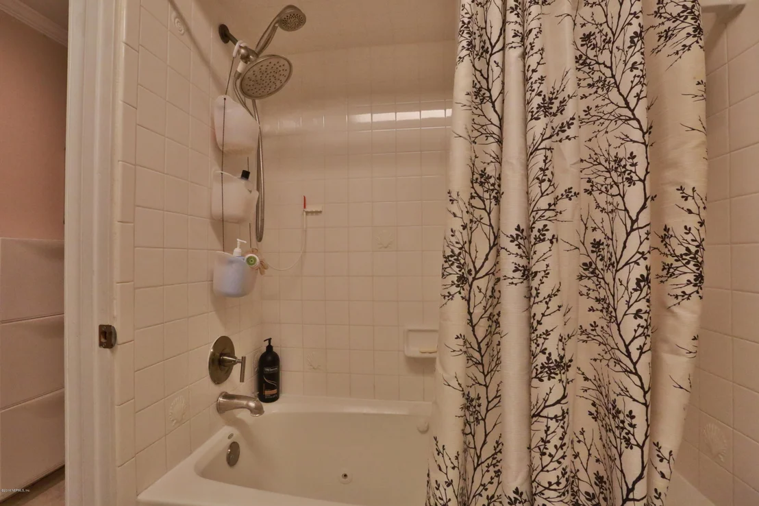 Photo of 4340 QUEENSWAY Drive