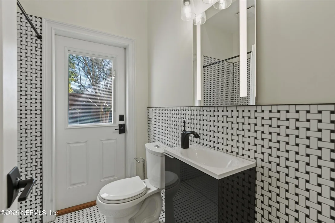 Photo of 2525 LAUREL Road