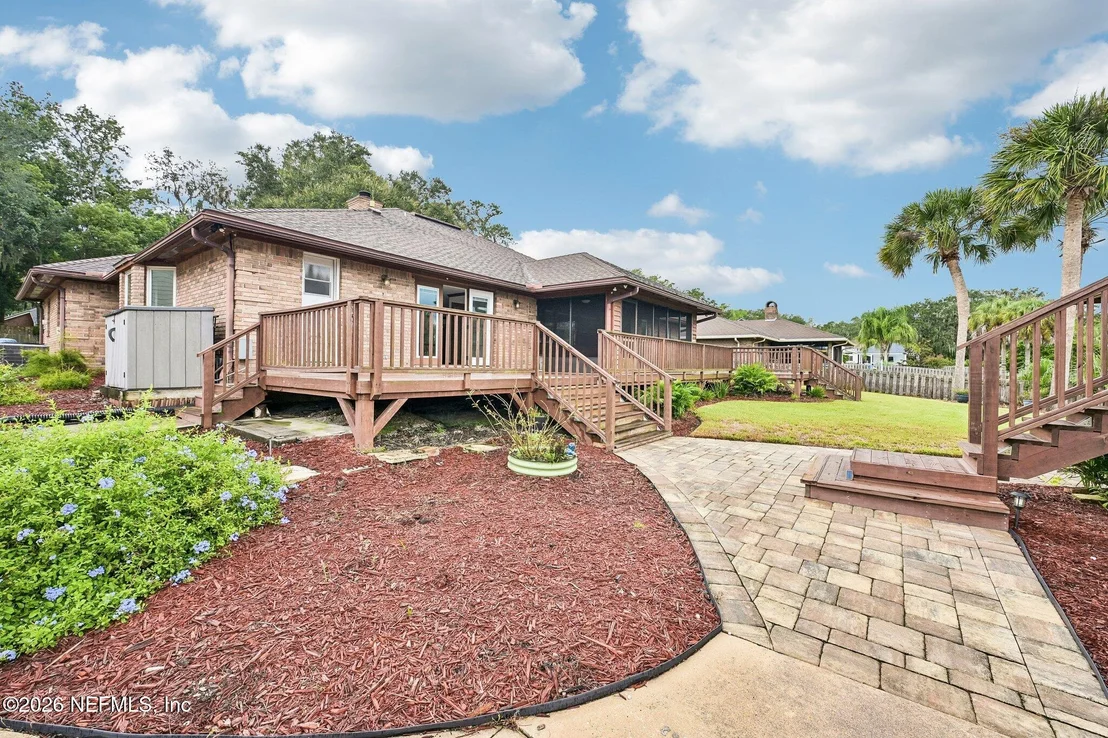 Photo of 331 OAK Drive S