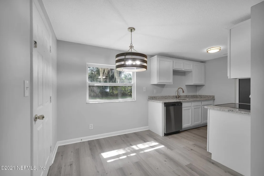 Photo of 390 WOODSIDE Drive