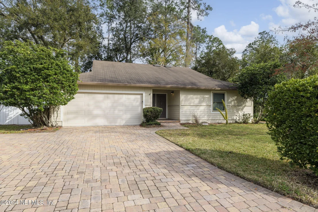 Photo of 10579 CASTLEBROOK Drive