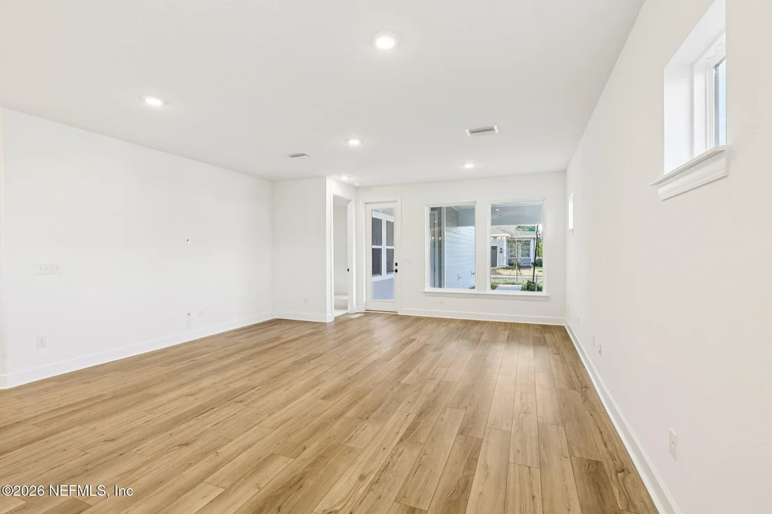 Photo of 17 JAMESTOWN Court