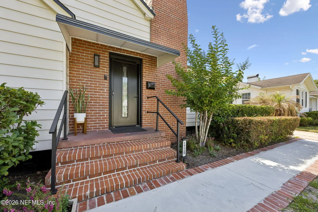 Photo of 1728 MAYVIEW Road