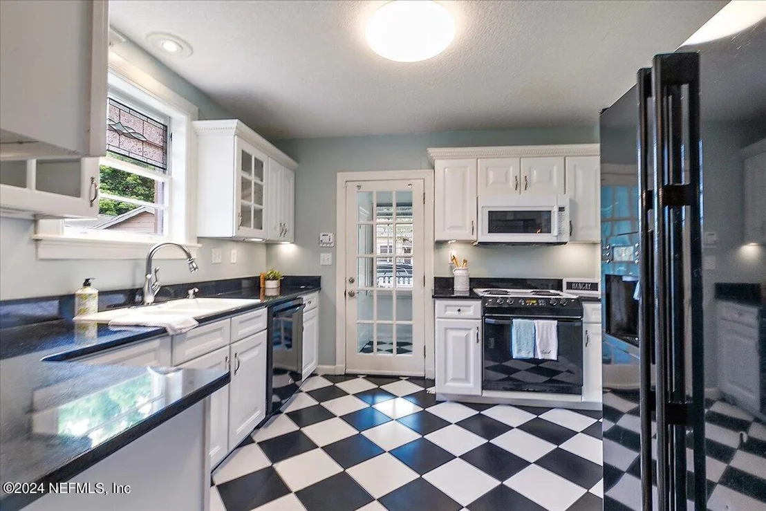 Photo of 1639 AVOCA Place