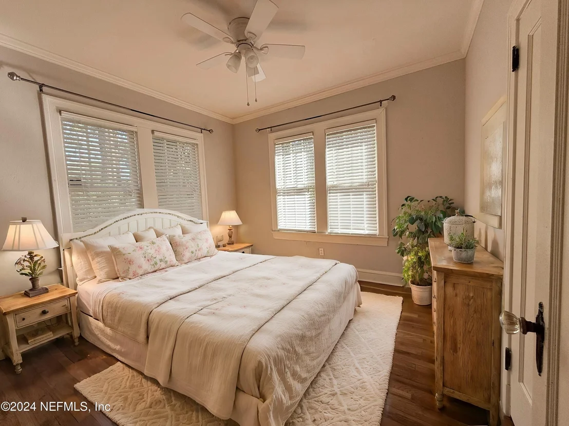 Photo of 4557 RAMONA Boulevard