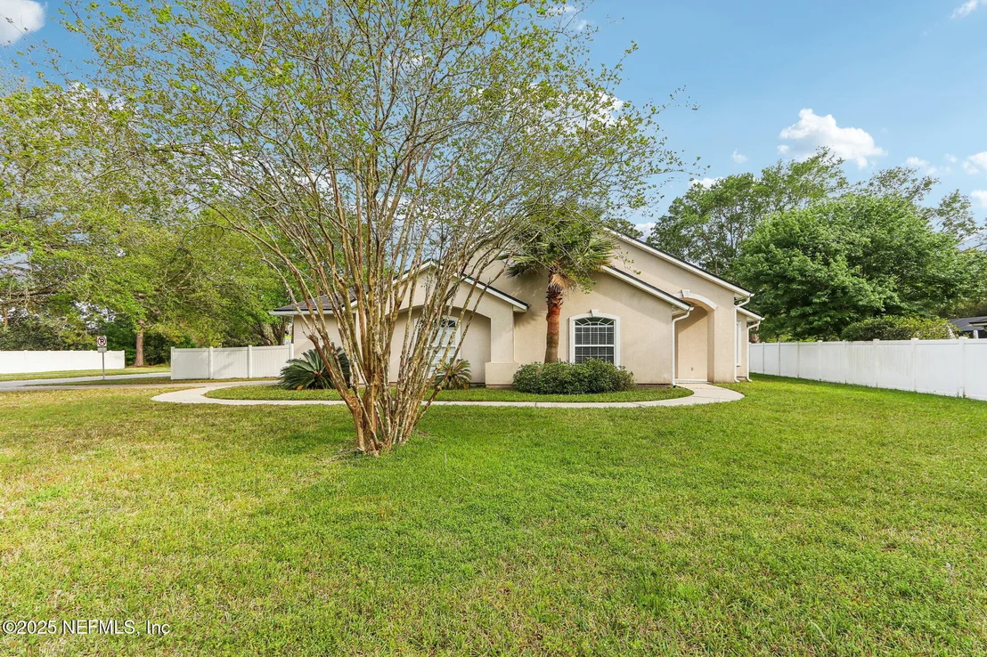 Photo of 200 NOTTINGHAM Drive W
