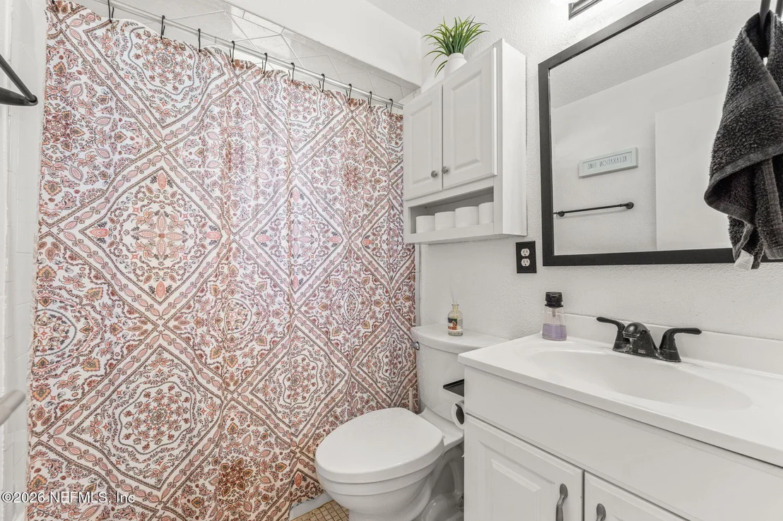 Photo of 1661 BARTLETT Avenue