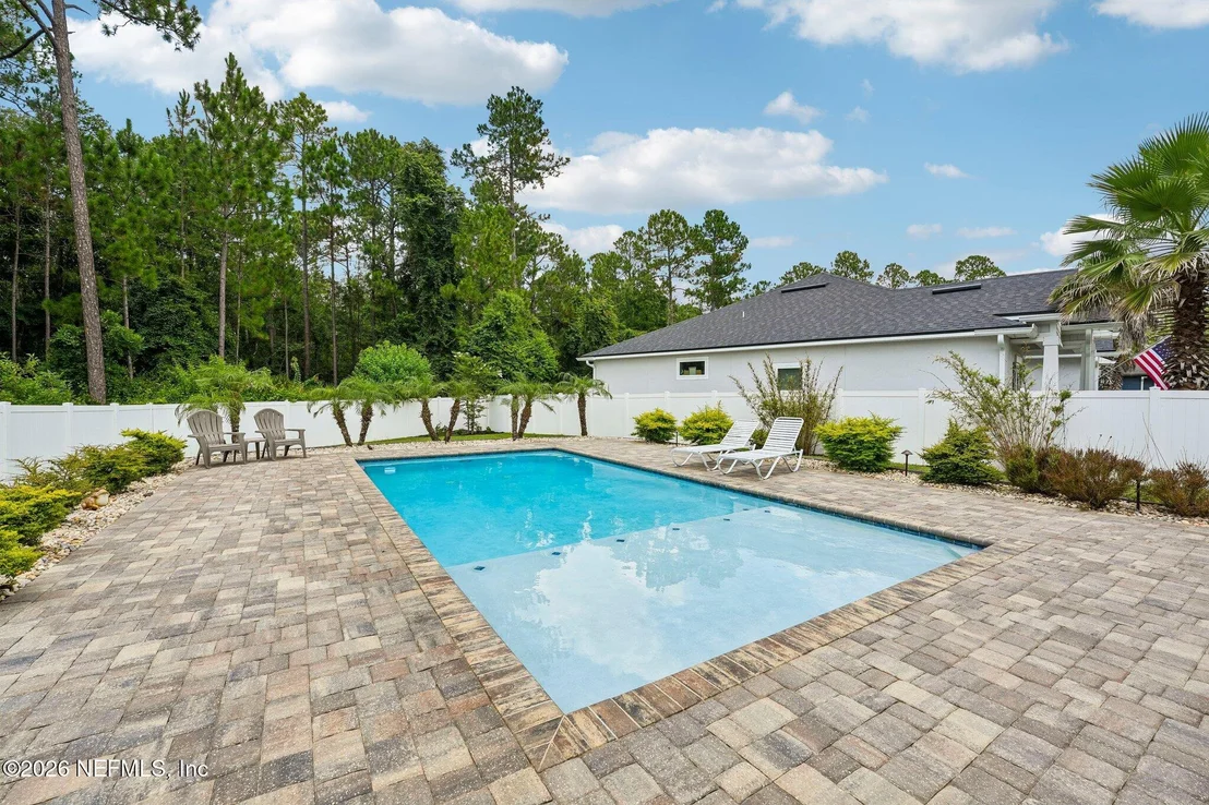Photo of 96069 BREEZEWAY Court