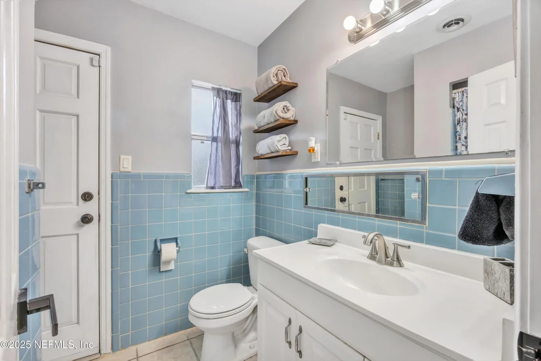 Photo of 1005 LAS ROBIDA Drive