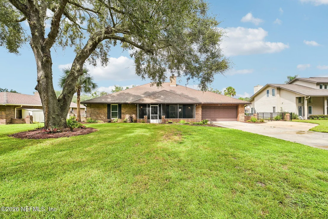 Photo of 331 OAK Drive S