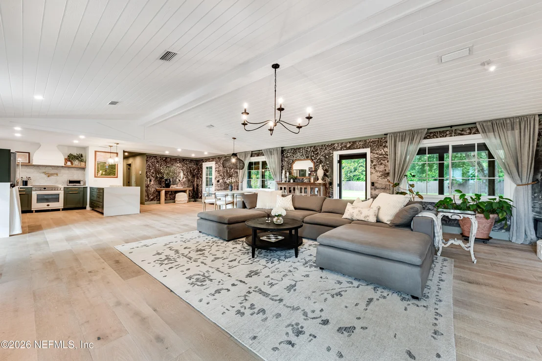 Photo of 532 MOONSHINE Drive