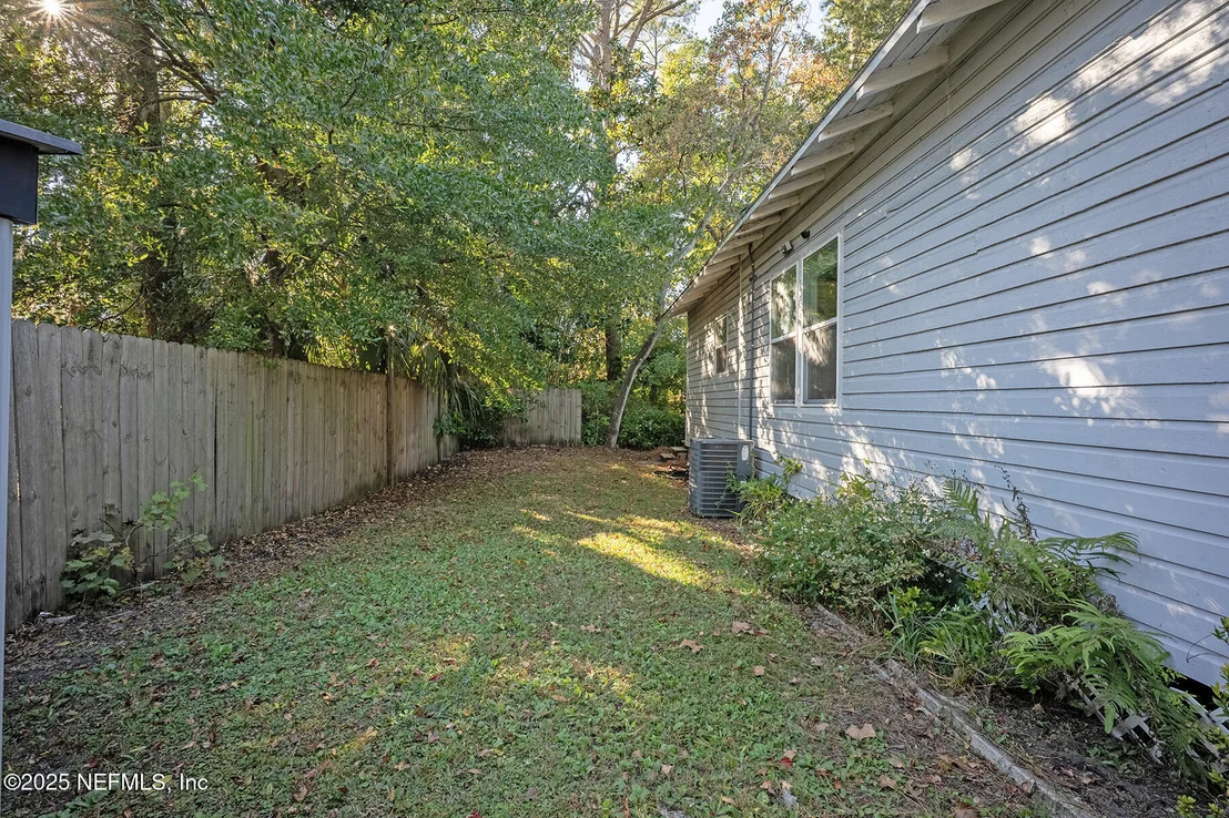Photo of 2818 WHITE Avenue