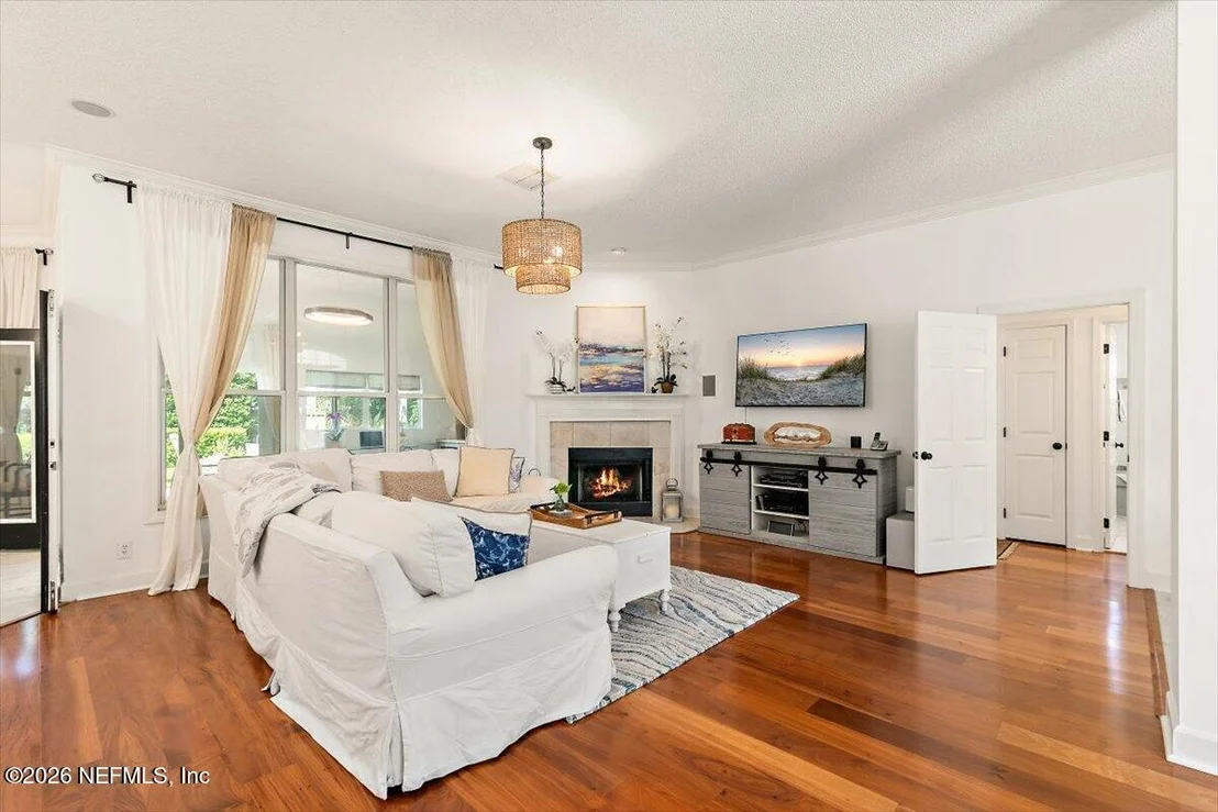 Photo of 525 SUNSET Drive