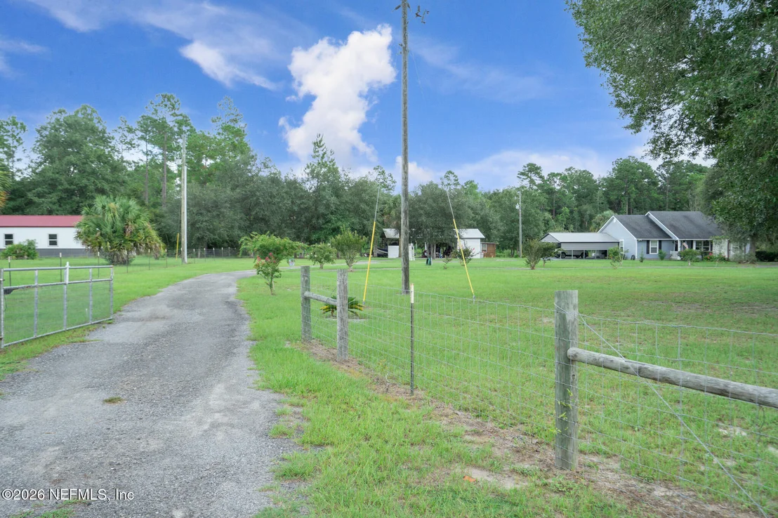 Photo of 272785 MURRHEE Road