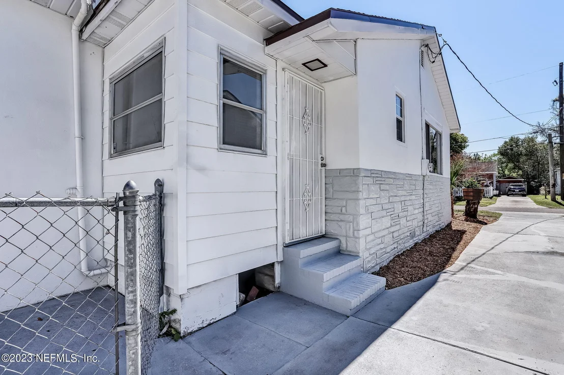 Photo of 5315 APPLETON Avenue