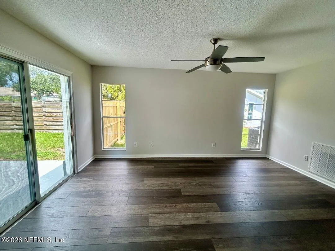 Photo of 702 NIEVES Lane