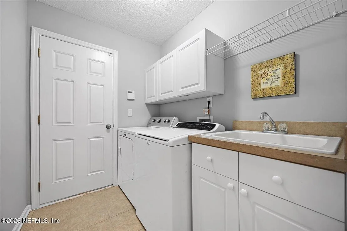 Photo of 1704 WINDOVER Place