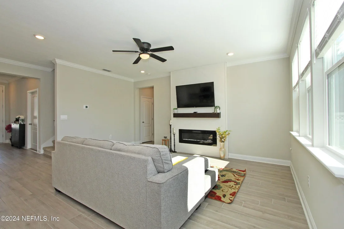 Photo of 242 SILVERLEAF VILLAGE Drive