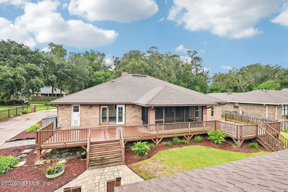 Photo of 331 OAK Drive S