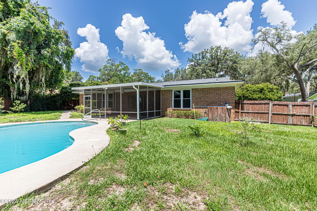 Photo of 2901 PACES FERRY Road S