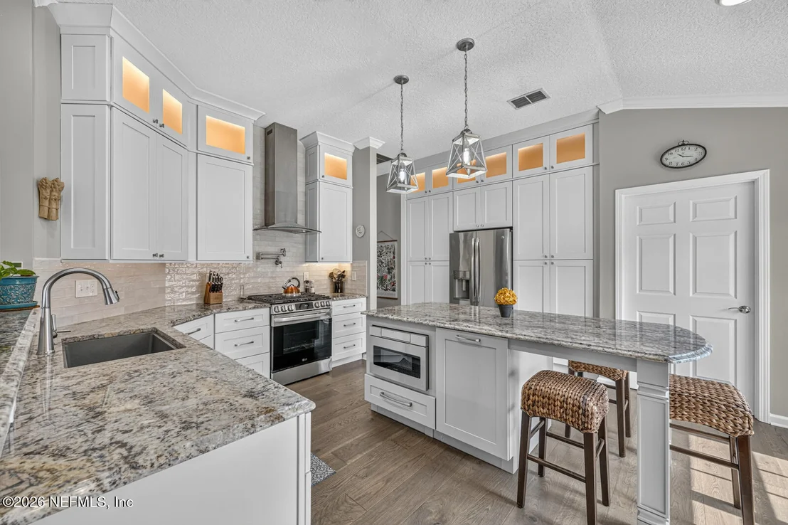 Photo of 12156 CEDAR TRACE Drive N
