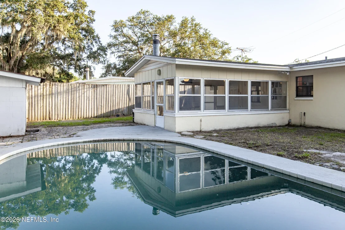 Photo of 2233 LA VALLE Drive