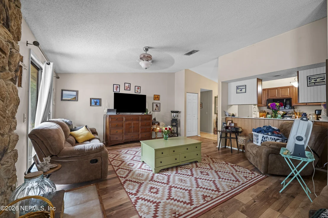 Photo of 4208 QUEENSWAY Drive