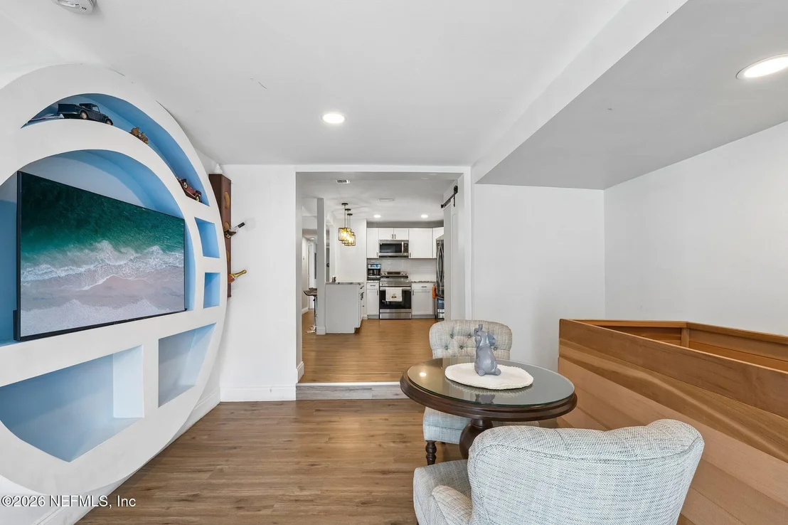 Photo of 5121 DUNSTAN Road