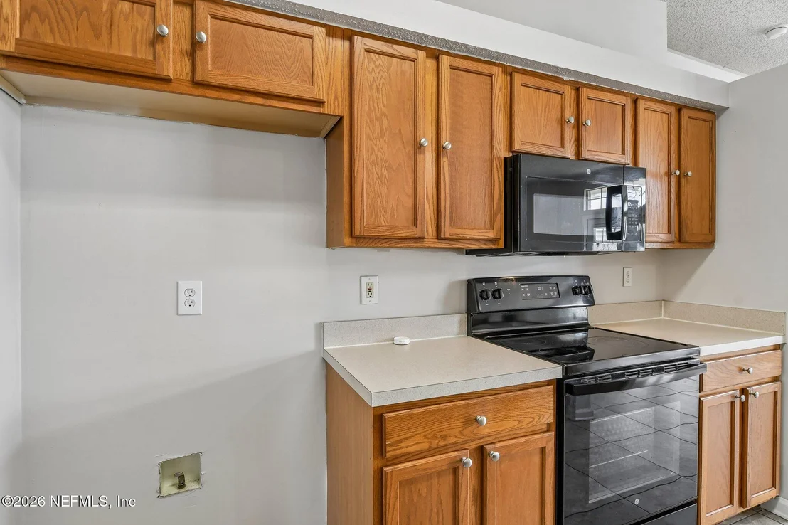 Photo of 476 HILLSIDE Drive